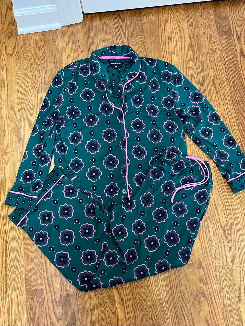 Room Service Womens Green Geo Shawl Collar Pajamas Classic - Medium - Picture 6 of 9